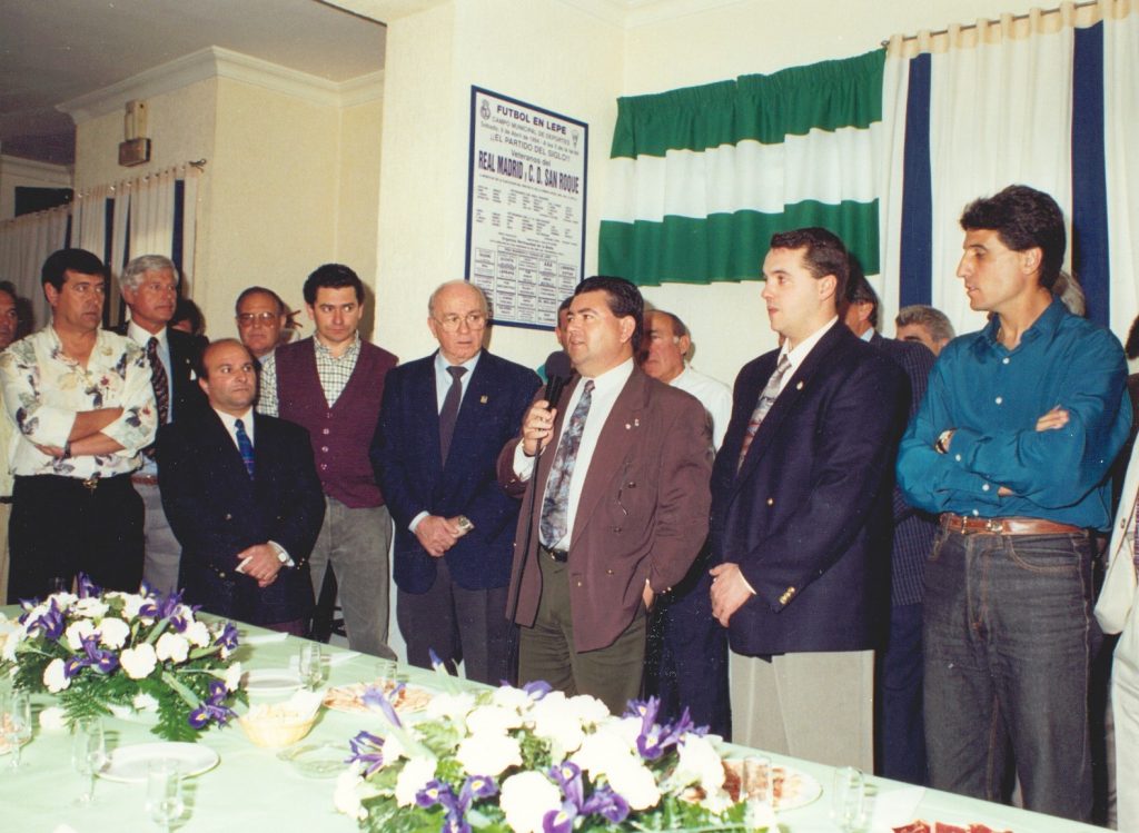 Jugadores veteranos del Real Madrid en su visita histórica a Lepe en 1994