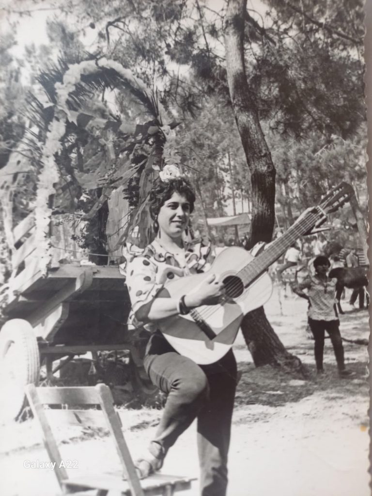 Manolita Chorizo cantando saetas en Semana Santa en Lepe