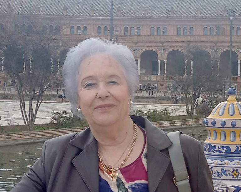 Manolita Chorizo cantando saetas en Semana Santa en Lepe