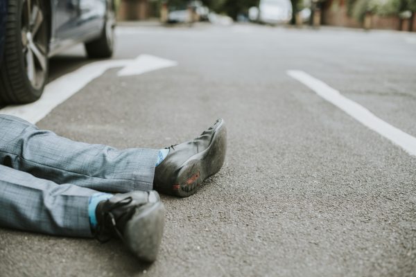 Descubre cuándo puedes reclamar una indemnización por caída en la vía pública, cuáles son las causas más comunes y qué hacer si sufres un accidente