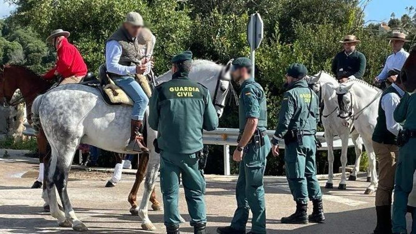 caballista sometido a prueba de alcoholemia por la policía
